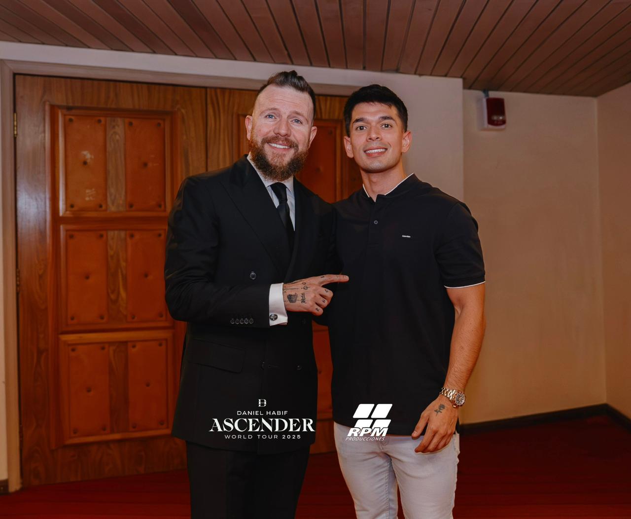 Nicolás Villamayor en conferencia de formación comercial, Paraguay